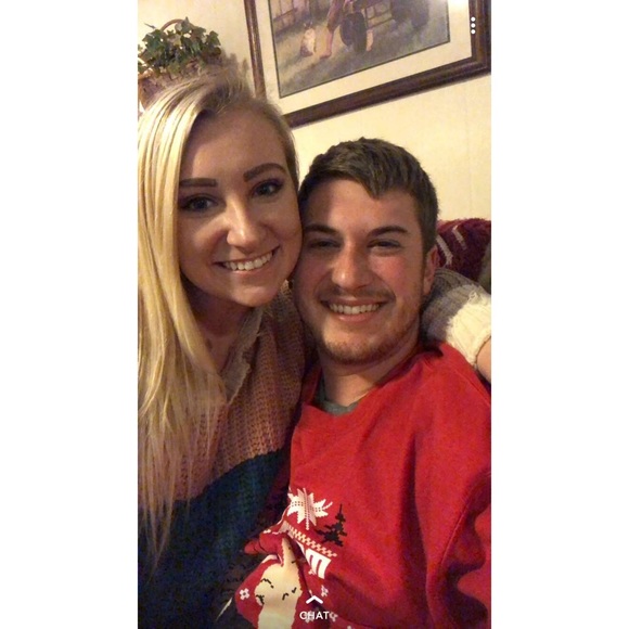 MEET YOUR POSHER 👩🏼‍⚕️💉💍 - Picture 6 of 6